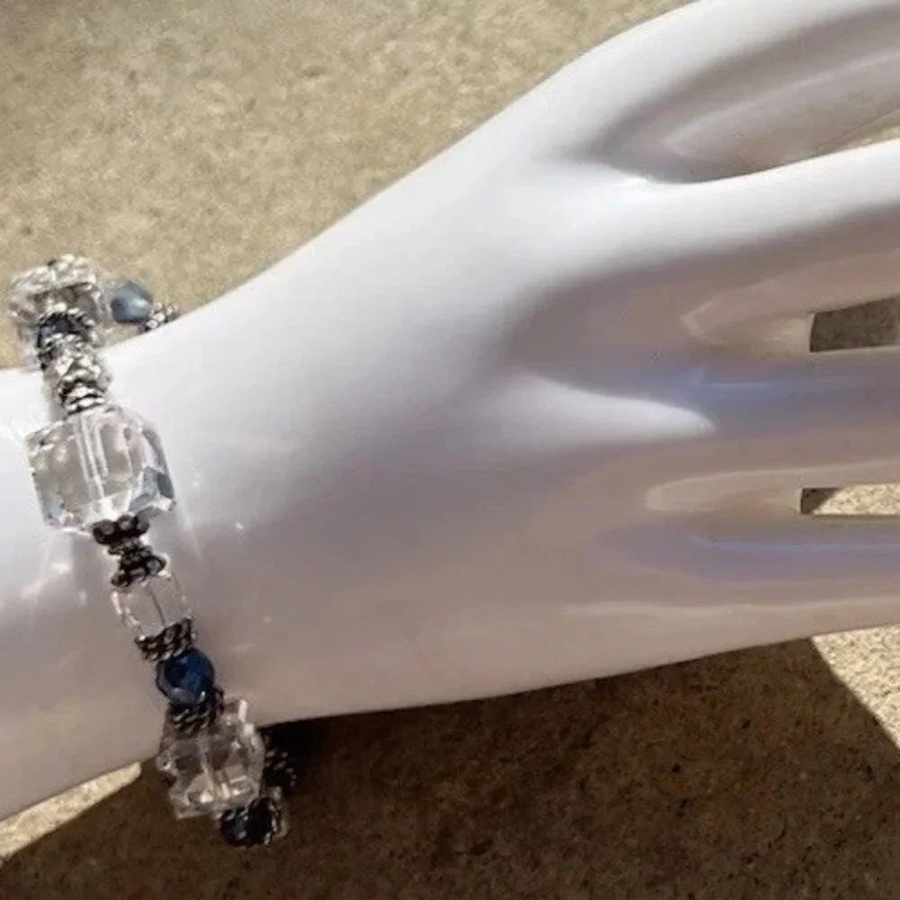 Vintage Silver Boho Chunky Blue White Clear Beaded Glass Women’s Sz 7”